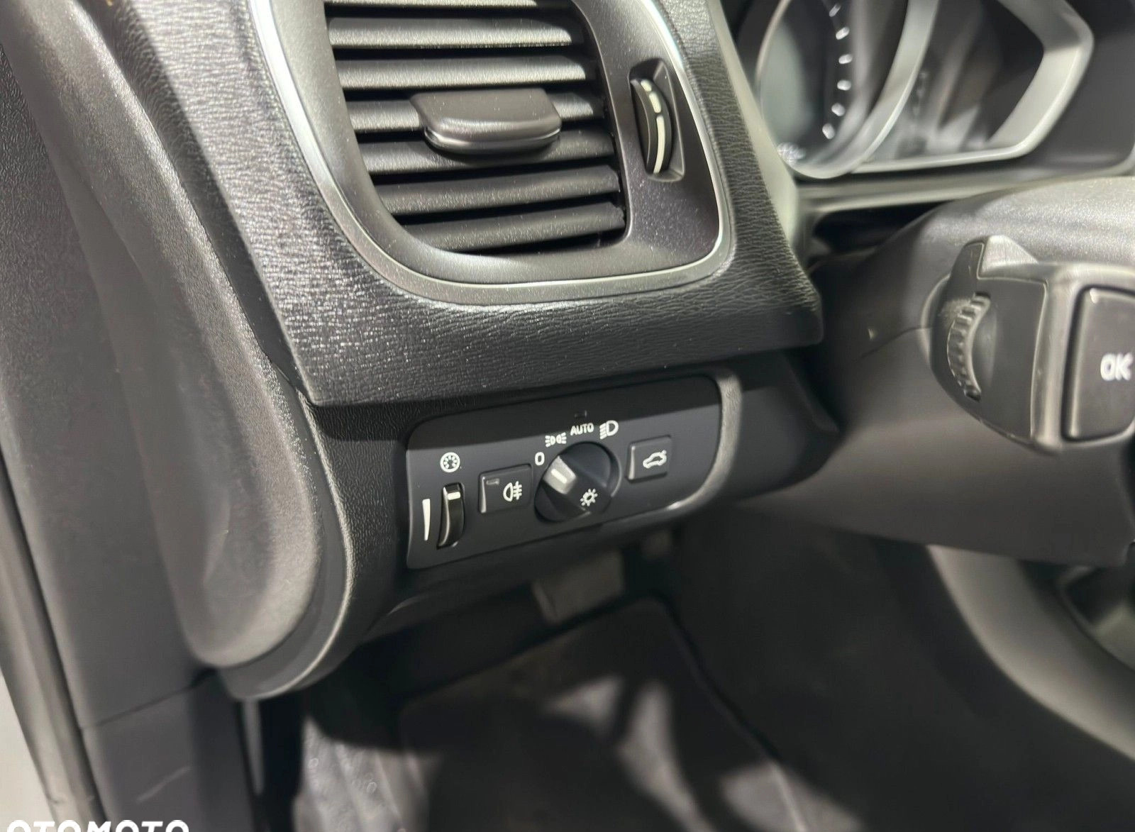 Volvo V40 cena 44900 przebieg: 72588, rok produkcji 2017 z Mrągowo małe 436